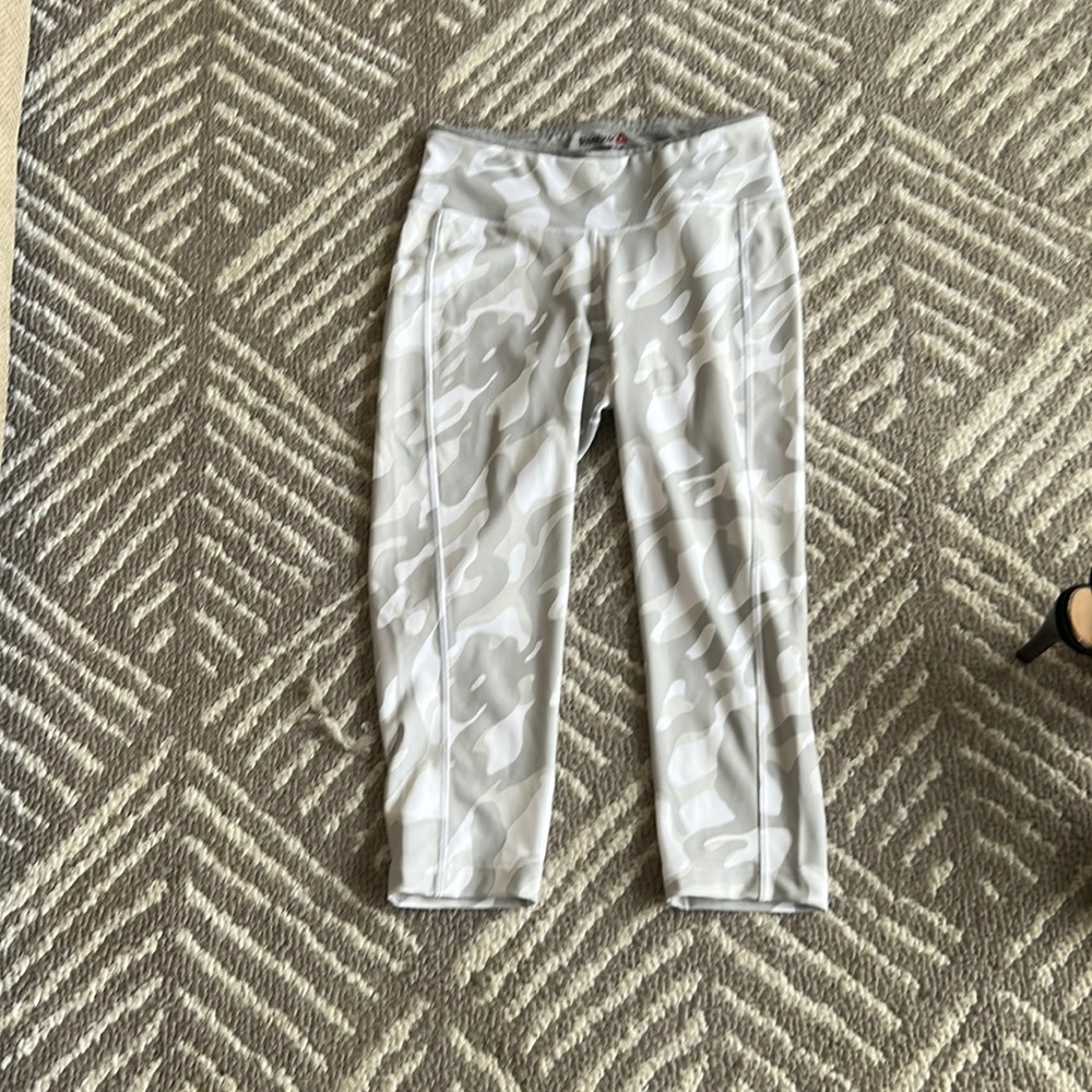 NWOT Reebok Speedwick crop gray and white camo print